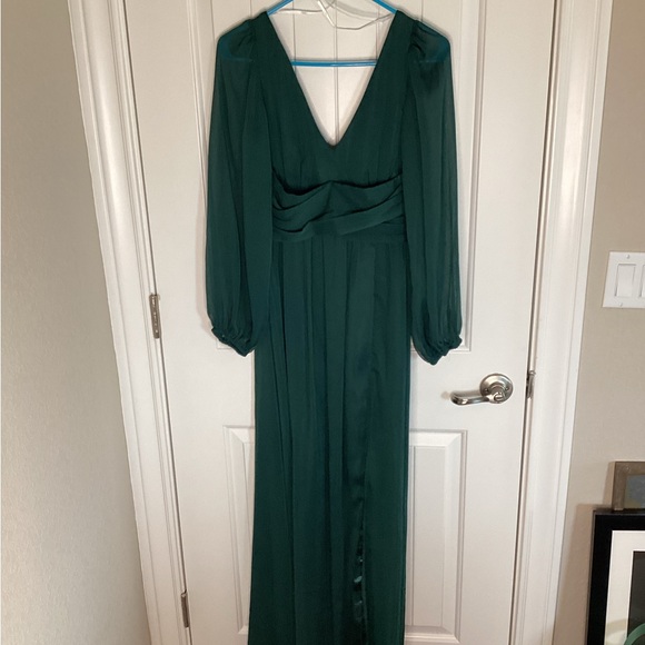 LULU’S Emerald Green XS Sheer Long Sleeves Gown. Elegant/Sophisticated Formal - Picture 12 of 15